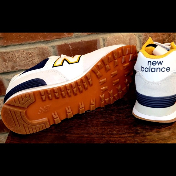 New Balance shoes - Picture 2 of 4